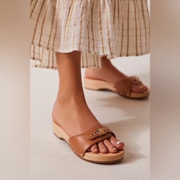 Dr. Scholl's Shoes - Dr. Scholl’s Sandal in Tan Sz 7.5